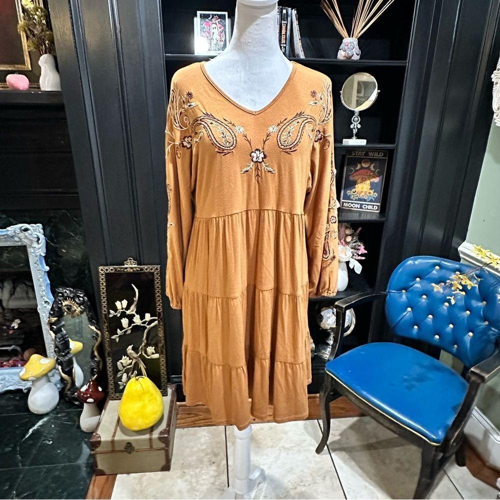 Cupio Embroidered Tiered Floral Embroidered Dress Size Medium